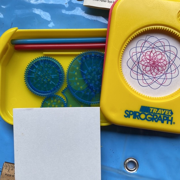 Vintage 1988 and NWOT Kenner Travel Spirograph - Picture 2 of 7